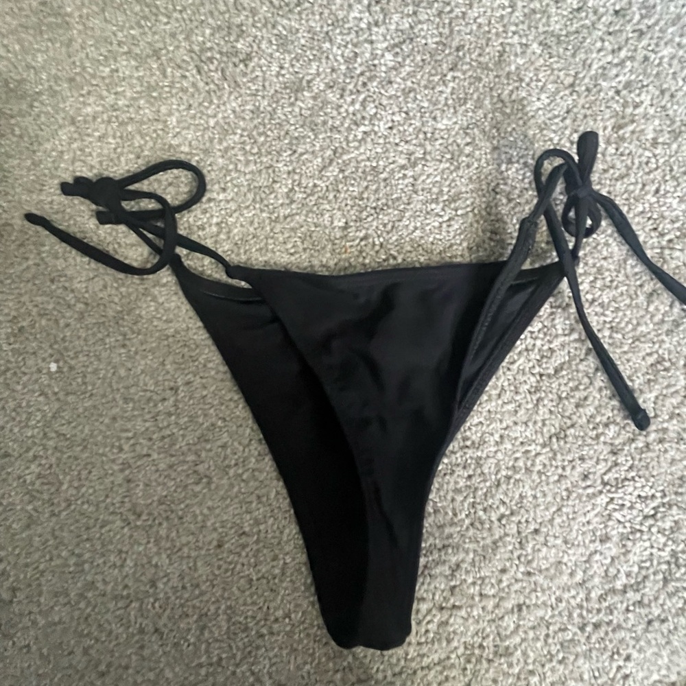 Black bikini bottoms